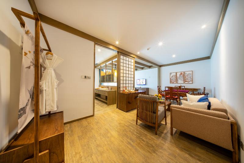 Blossom Hill Yuejingzhuang Hotel image