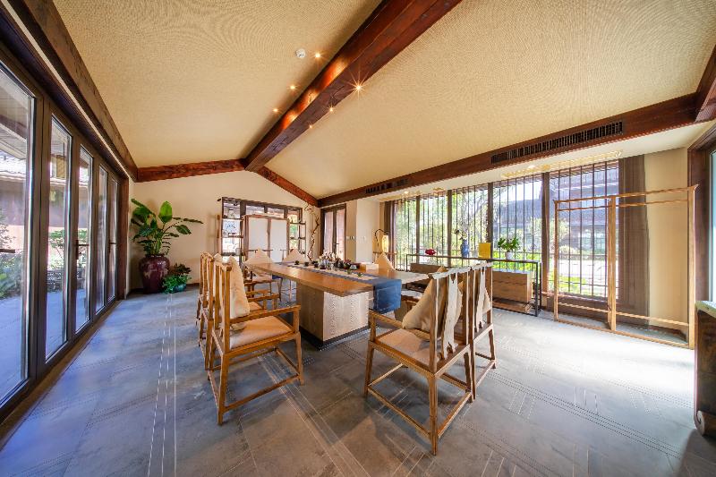 Blossom Hill Yuejingzhuang Hotel image