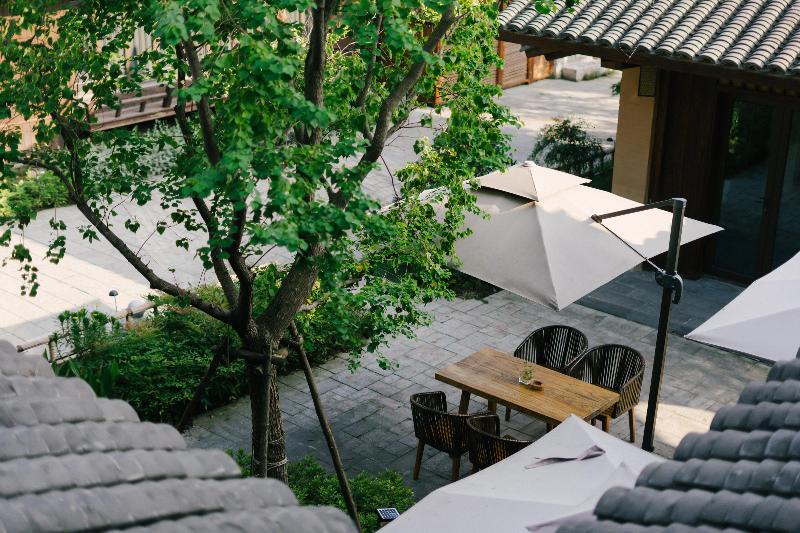 Blossom Hill Yuejingzhuang Hotel image
