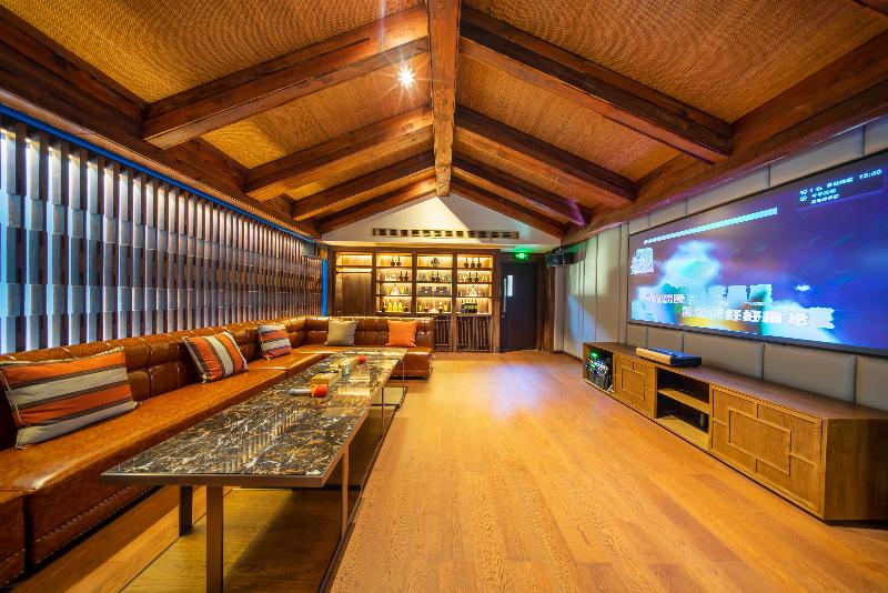 Blossom Hill Yuejingzhuang Hotel image