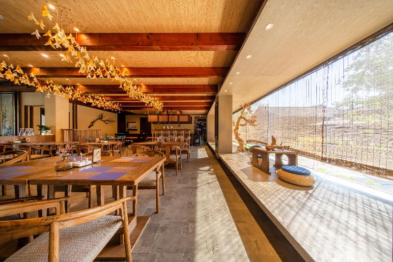 Blossom Hill Yuejingzhuang Hotel image