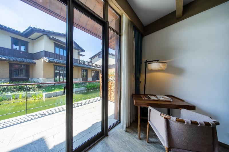 Blossom Hill Yuejingzhuang Hotel image