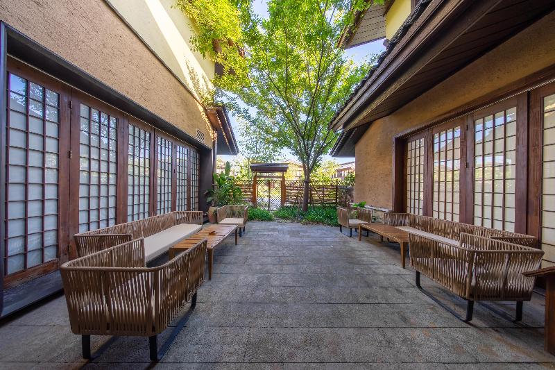 Blossom Hill Yuejingzhuang Hotel image