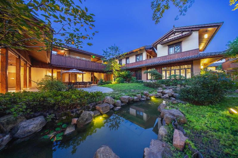 Blossom Hill Yuejingzhuang Hotel image