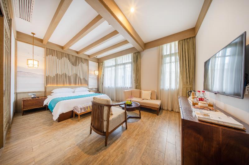 Blossom Hill Yuejingzhuang Hotel image