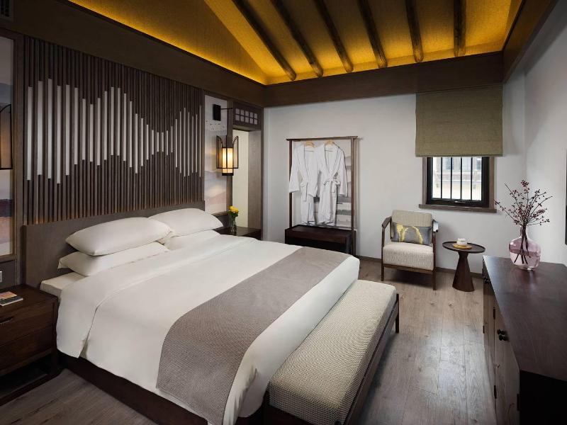 Blossom Hill Yuejingzhuang Hotel image