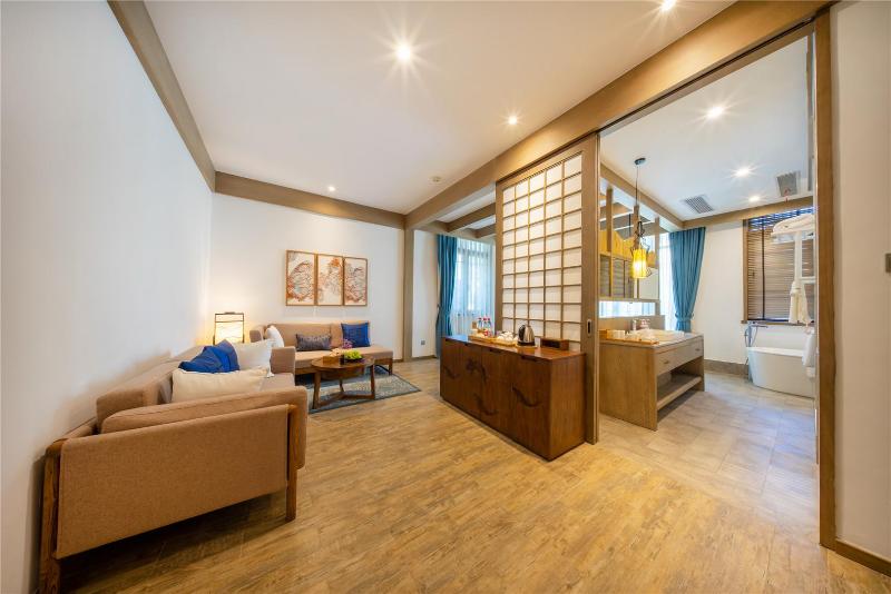 Blossom Hill Yuejingzhuang Hotel image