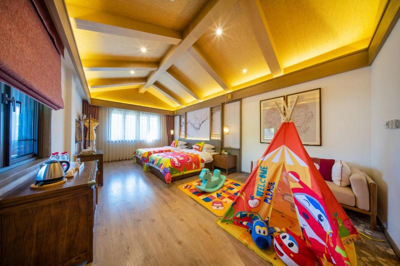 Blossom Hill Yuejingzhuang Hotel image