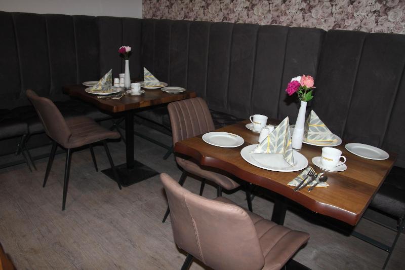 Kispet Deluxe Hotel image