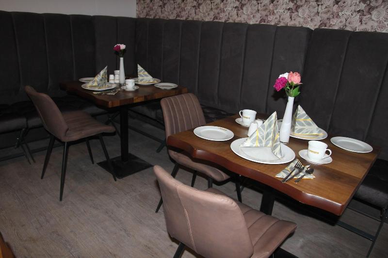 Kispet Deluxe Hotel image