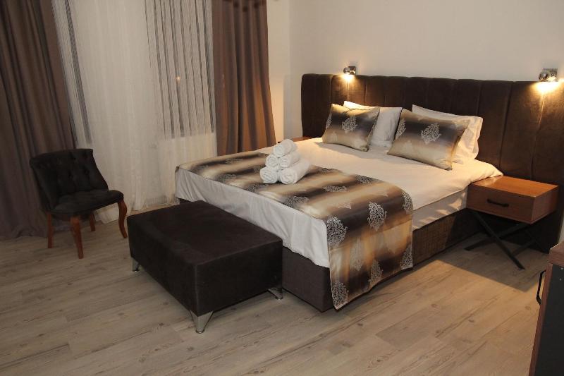 Kispet Deluxe Hotel image