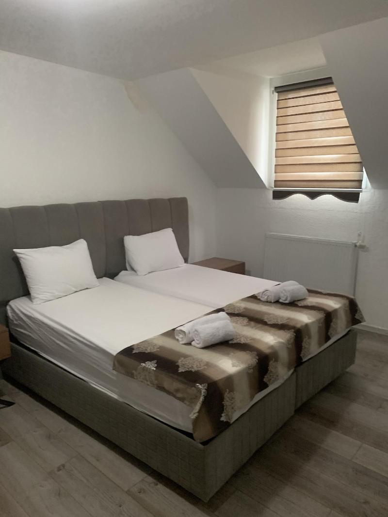 Kispet Deluxe Hotel image