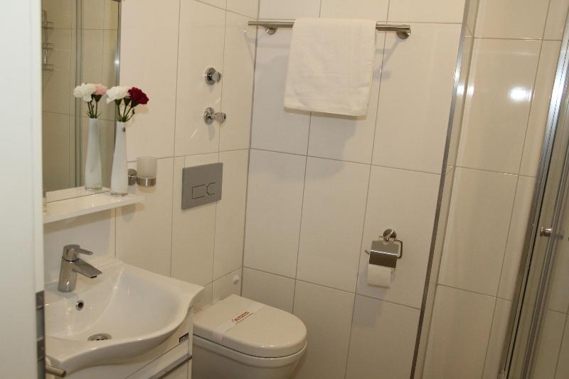 Kispet Deluxe Hotel image