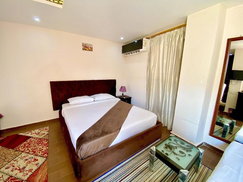 Golden Pyramids Inn image