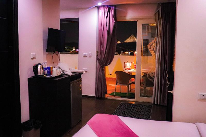Golden Pyramids Inn image