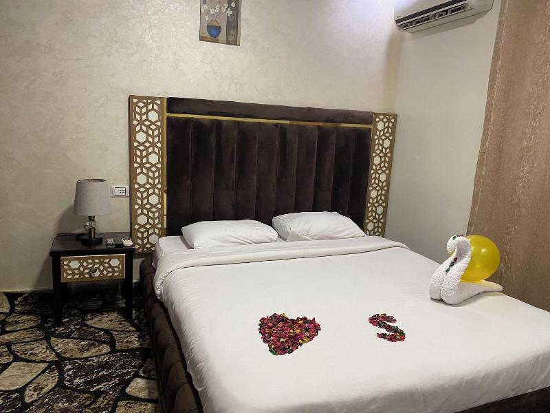 Golden Pyramids Inn image
