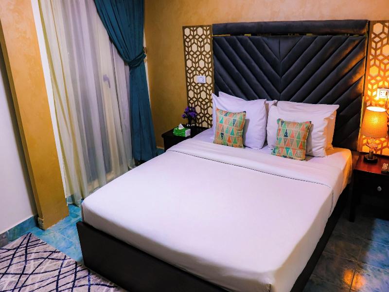 Golden Pyramids Inn image