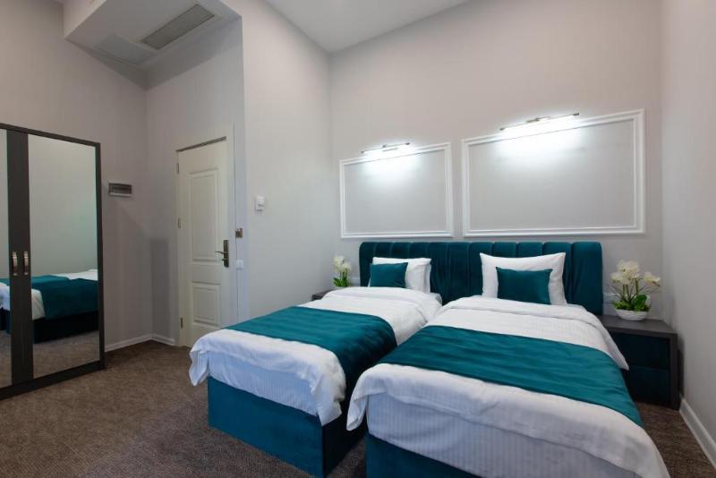 Royal Inn image