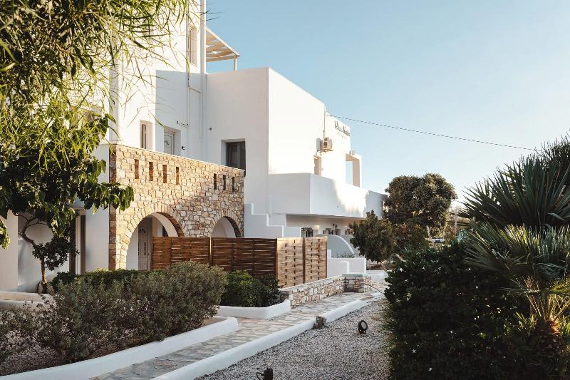 Nikos & Maria Studios