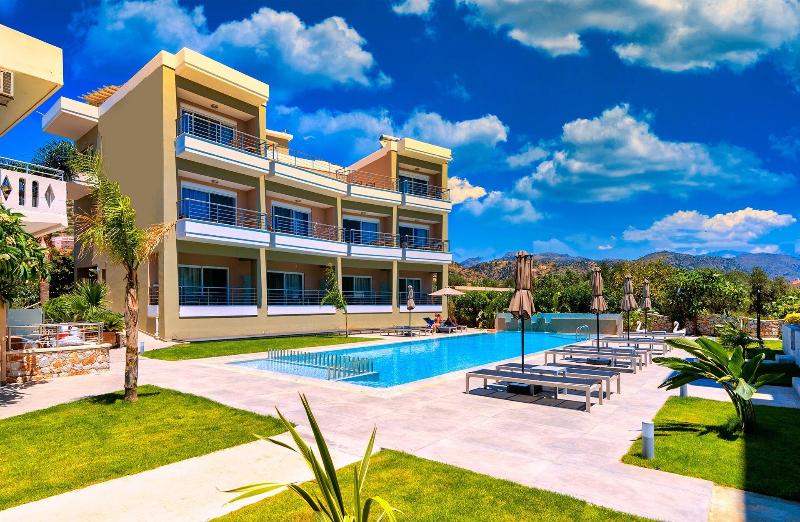 Relax Apartments & Studios image