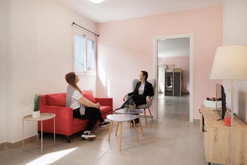 Local Hostel & Suites image