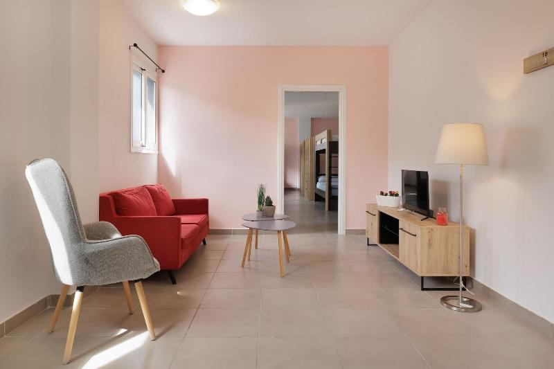 Local Hostel & Suites image
