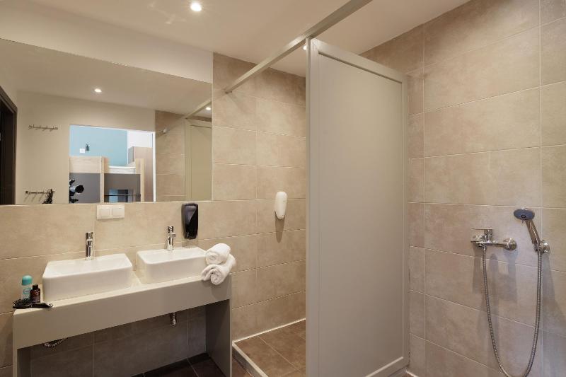 Local Hostel & Suites image