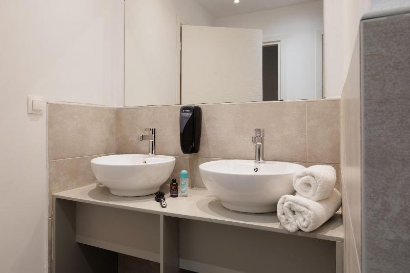 Local Hostel & Suites image