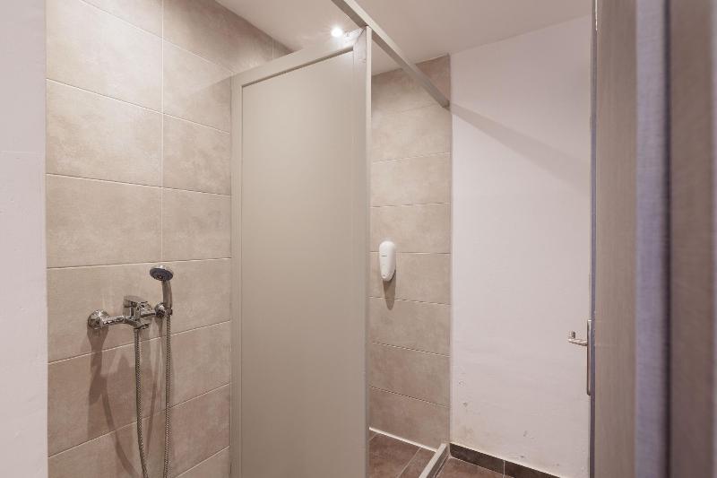 Local Hostel & Suites image