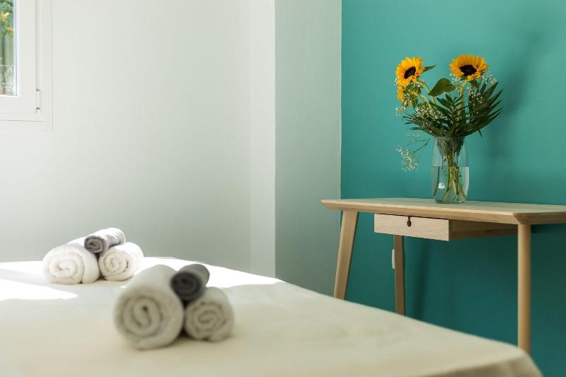 Local Hostel & Suites image