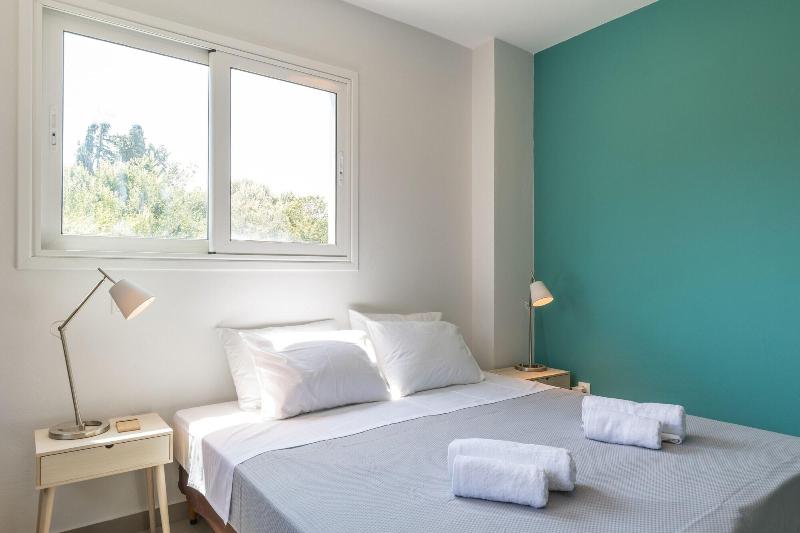 Local Hostel & Suites image