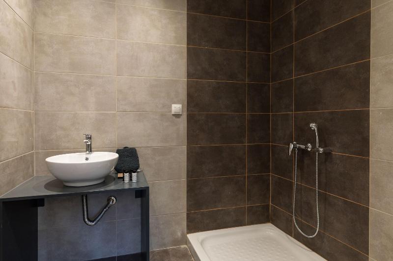 Local Hostel & Suites image