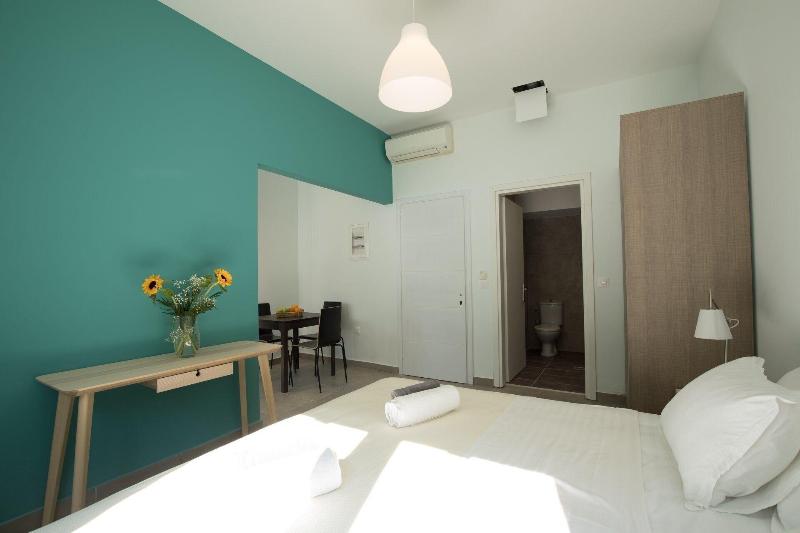 Local Hostel & Suites image