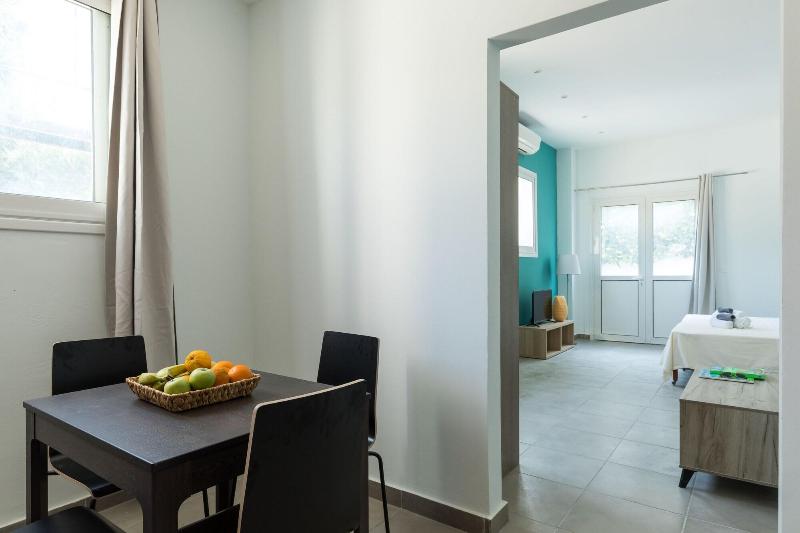 Local Hostel & Suites image