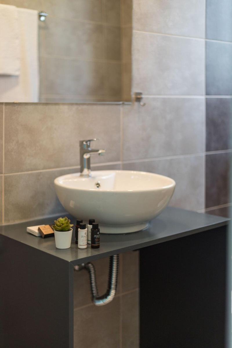 Local Hostel & Suites image