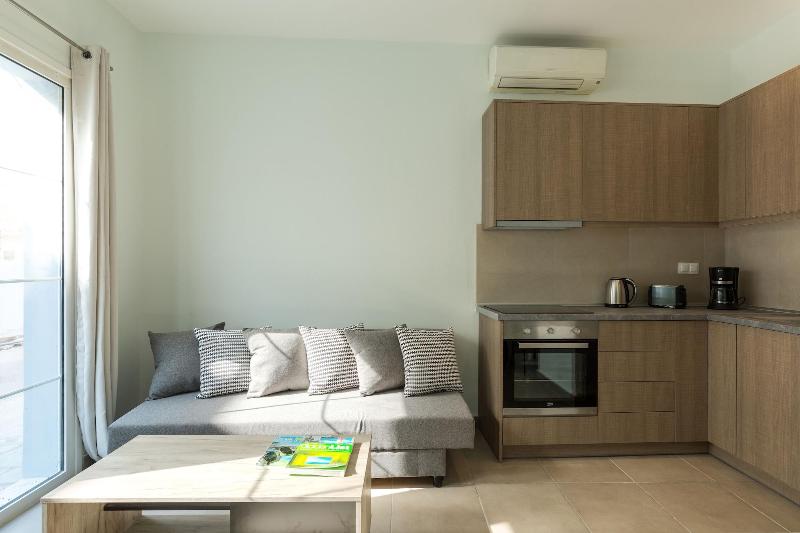 Local Hostel & Suites image