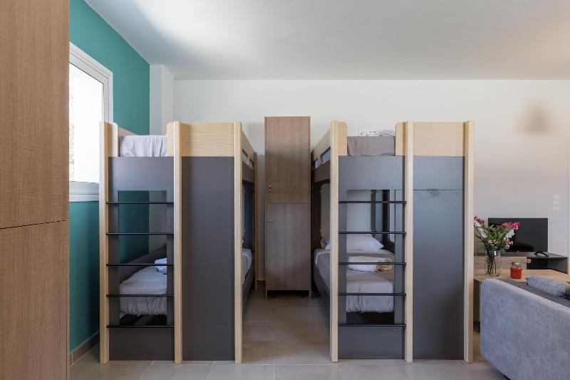 Local Hostel & Suites image