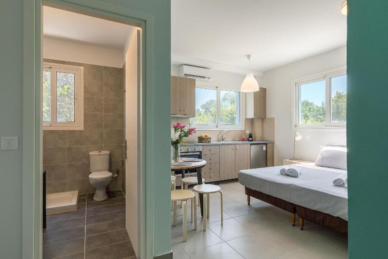 Local Hostel & Suites image
