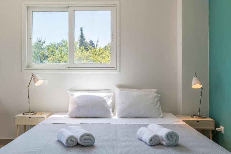 Local Hostel & Suites image