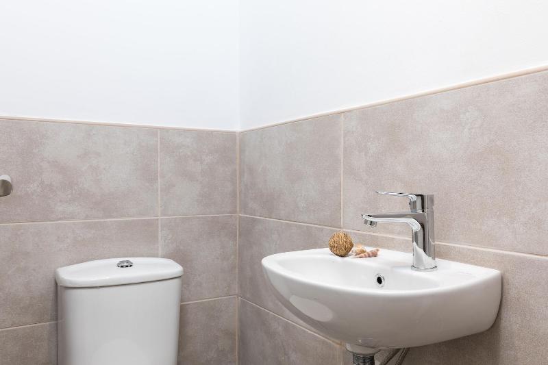 Local Hostel & Suites image