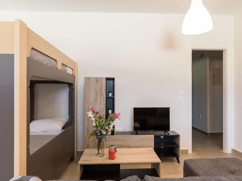 Local Hostel & Suites image