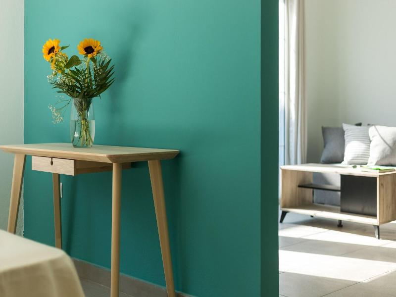 Local Hostel & Suites image