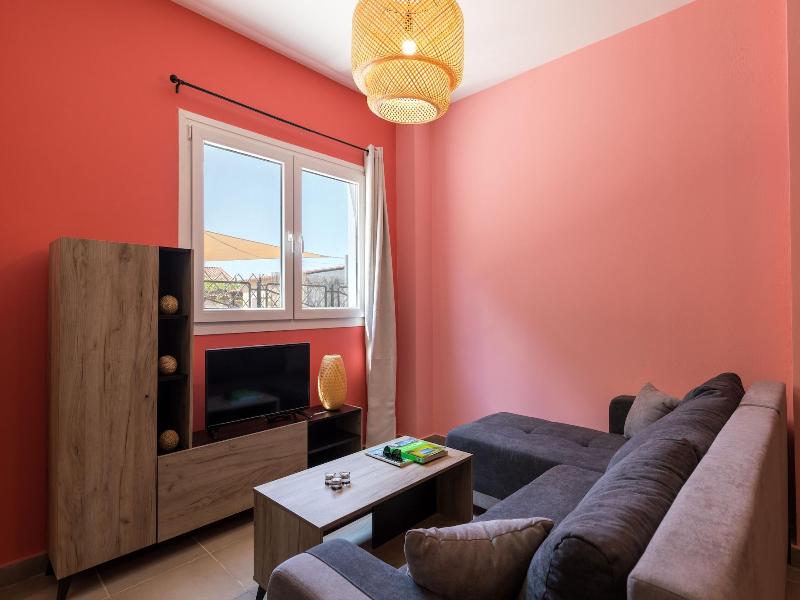 Local Hostel & Suites image