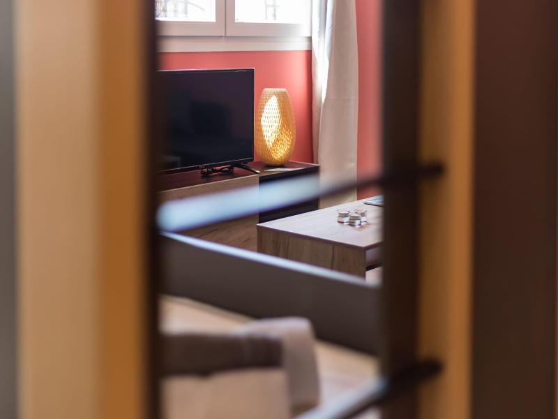 Local Hostel & Suites image