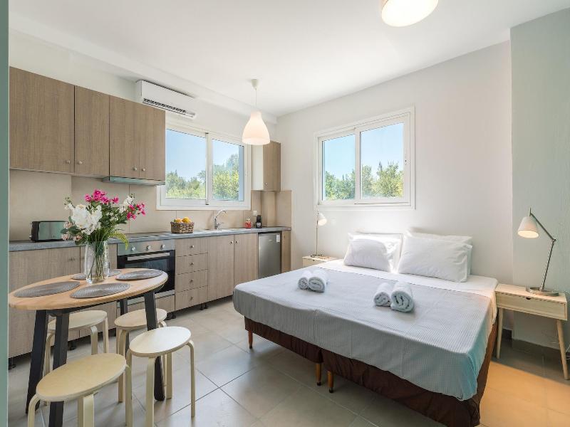 Local Hostel & Suites image