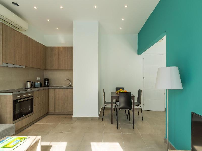 Local Hostel & Suites image