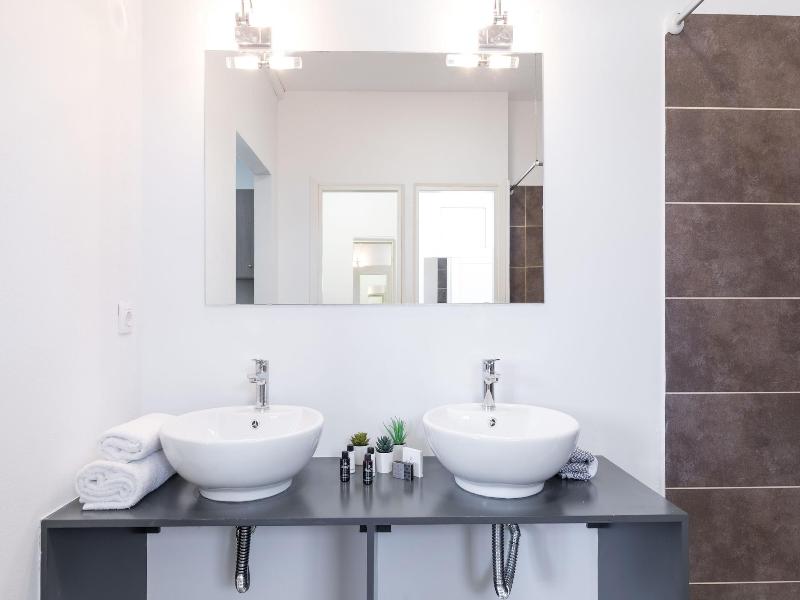 Local Hostel & Suites image