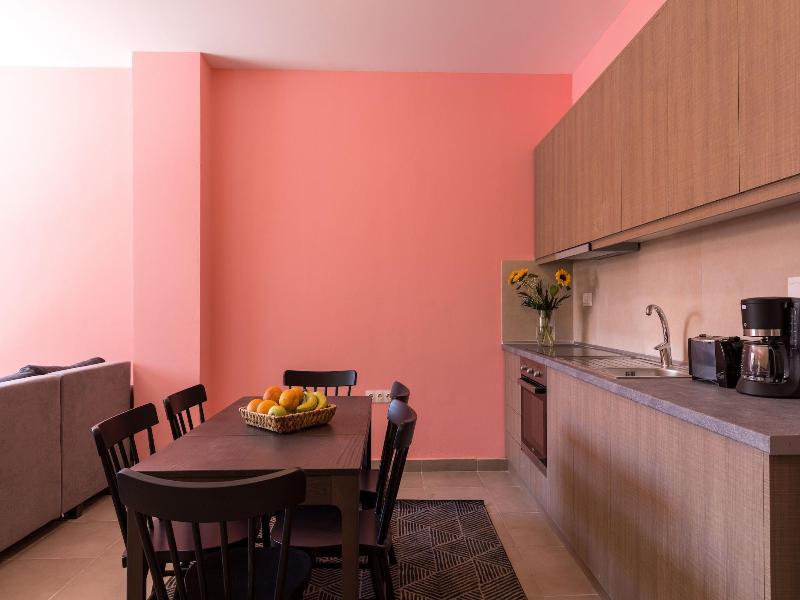 Local Hostel & Suites image