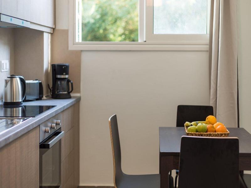 Local Hostel & Suites image