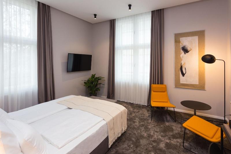 Manda Heritage Hotel image